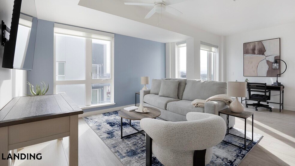 Building Photo - 707 S Farmer Ave