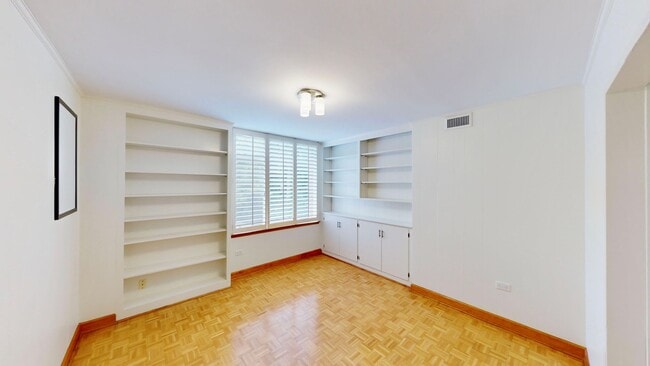 Building Photo - 1300 Queens Rd