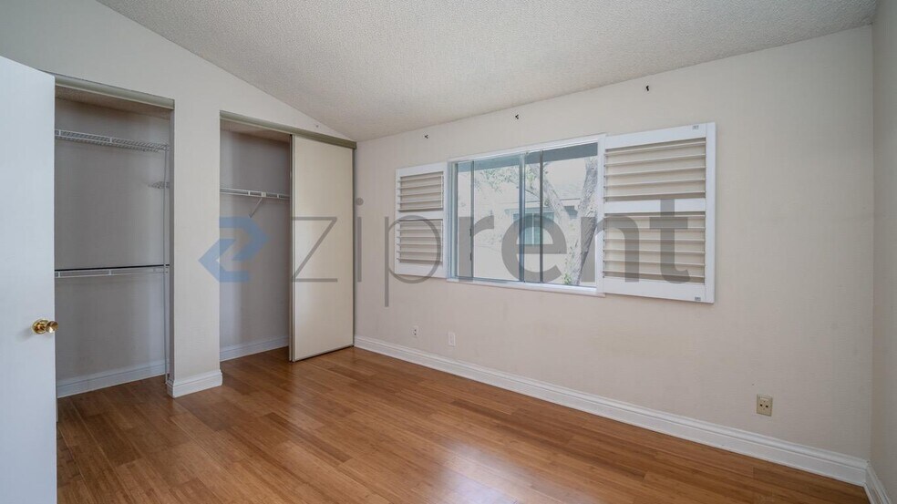 Building Photo - Unit