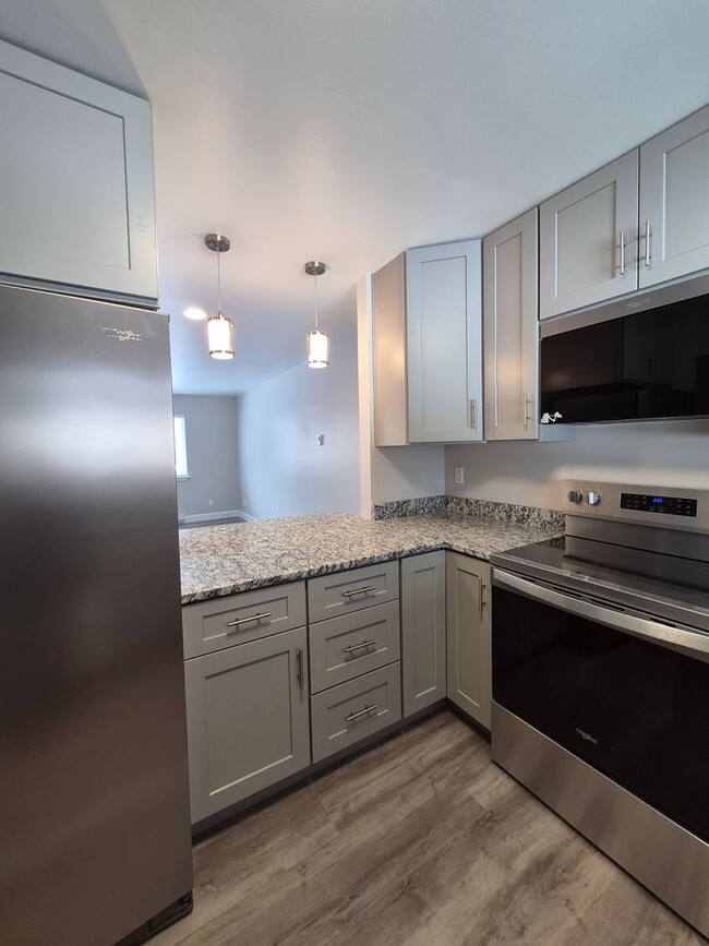 Building Photo - Beautiful Westwind #23