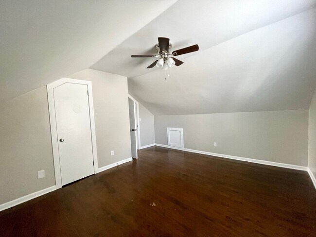 Building Photo - oliver322