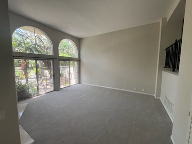 Building Photo - Luxurious Townhouse Located in the exclusi...