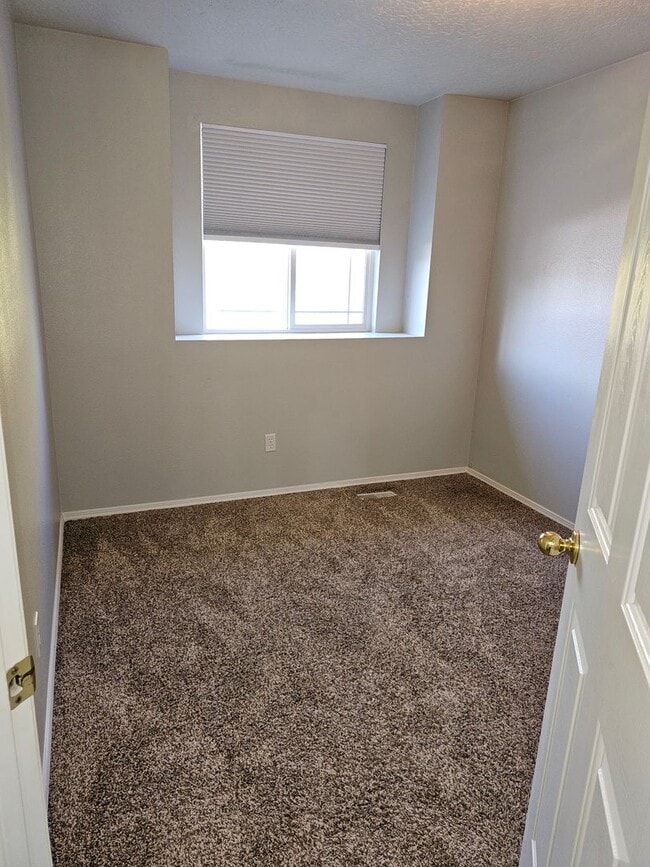 Building Photo - Updated Open Floor Plan in Nampa!