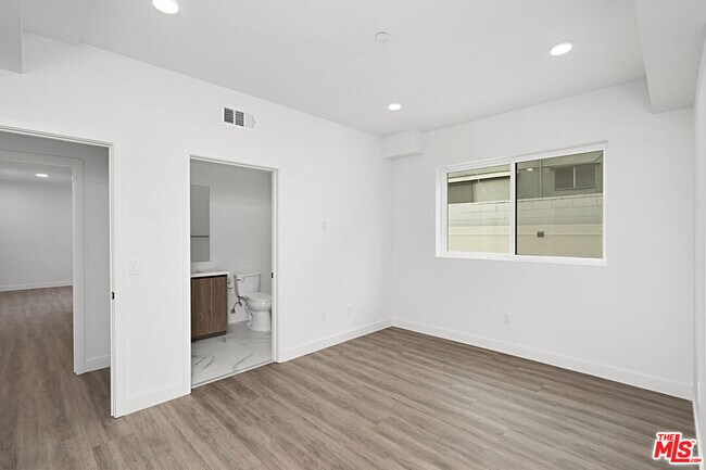 Building Photo - 6144 Whitsett Ave