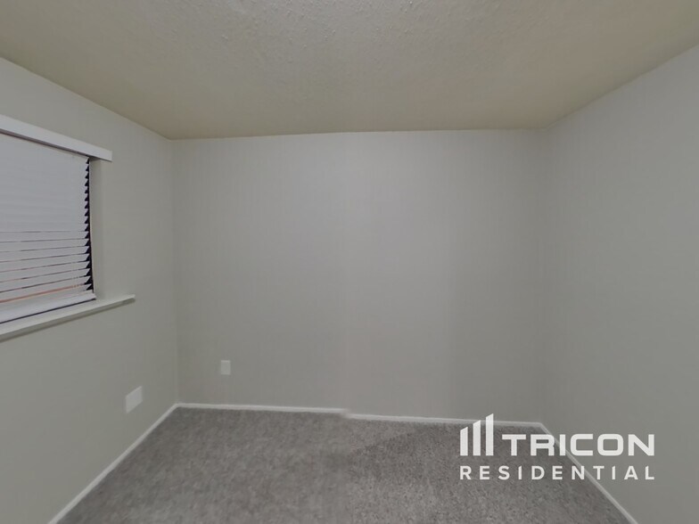 Building Photo - 17102 21st Ave Ct E