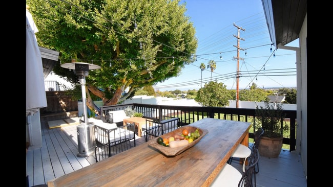 Building Photo - Beautiful single family home in Upper Holl...