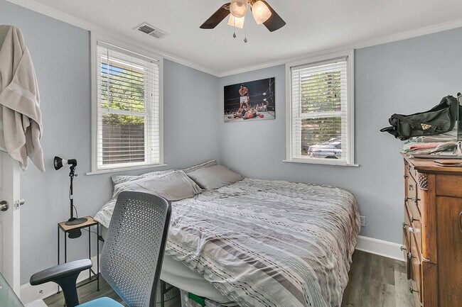 Building Photo - Charming West Ashley Bungalow