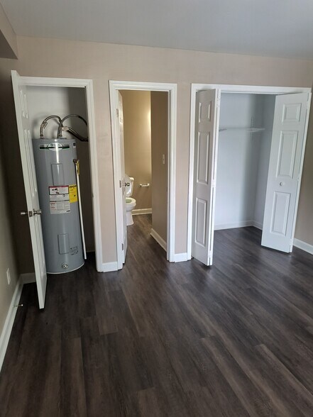 Building Photo - 245 Guinevere Ct
