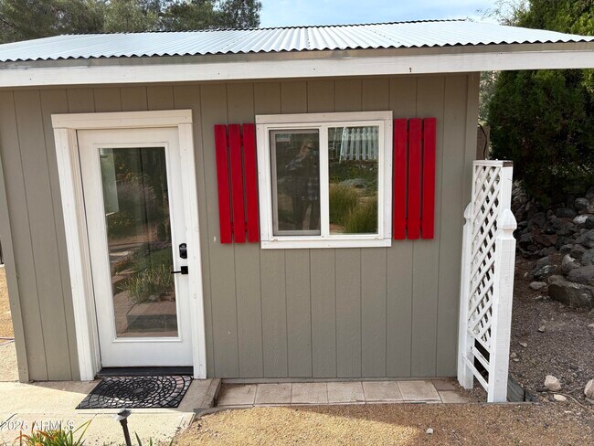 Building Photo - 1385 Mountain Rd