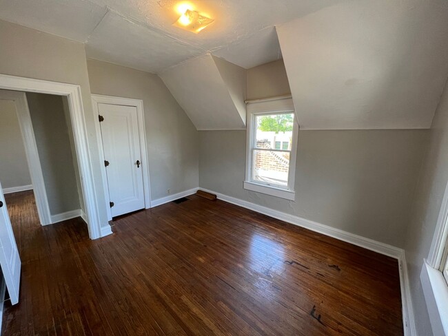 Building Photo - 3 Bedroom Available August 2025; $1,650 Mo...