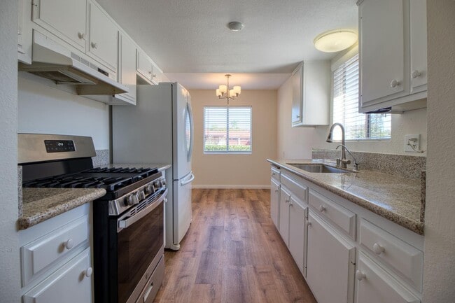 Building Photo - 250 Gloxina St