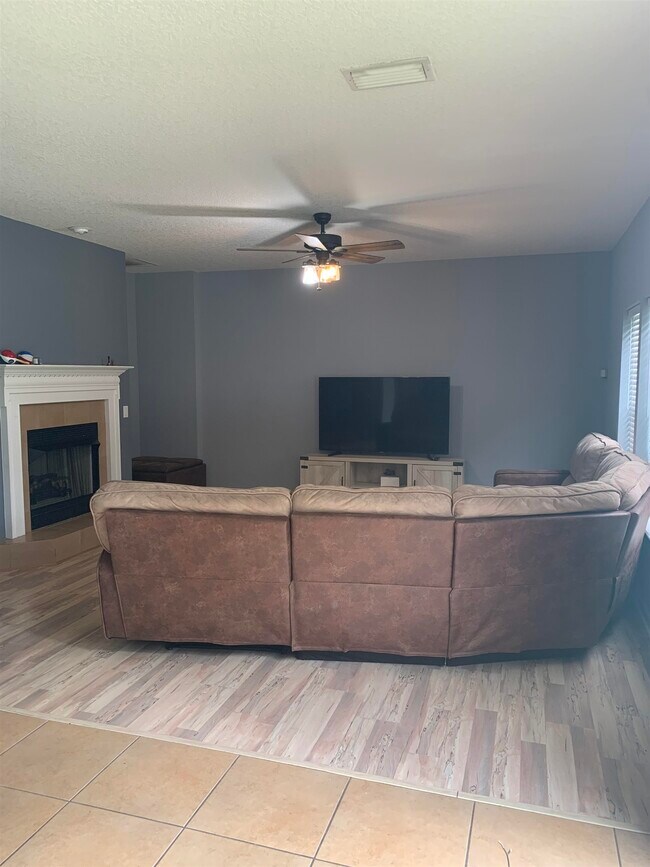 Building Photo - 619 S Tree Garden Dr