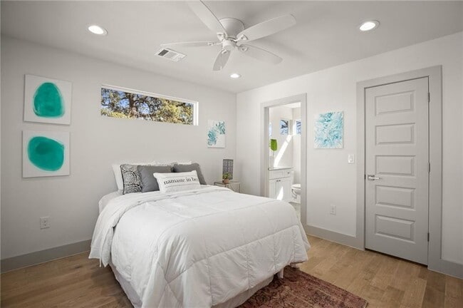 Building Photo - 2413 E 9th St