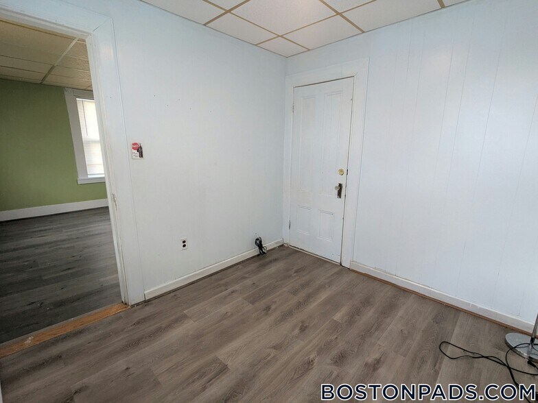 Building Photo - 63 Whitman St