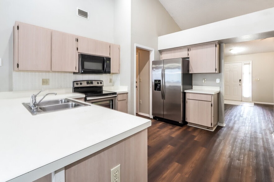 Building Photo - 409 Benson St