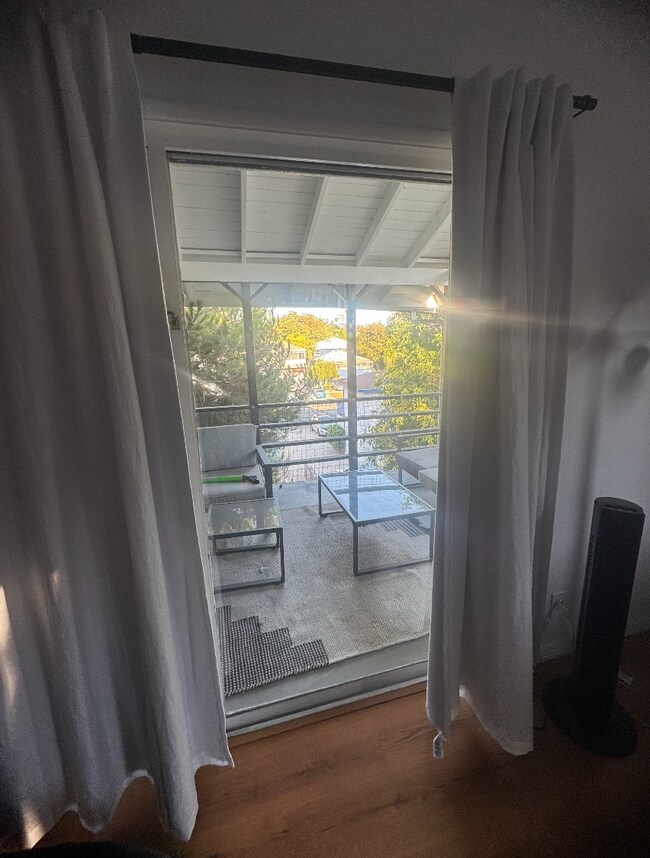 Building Photo - 2119 1/2 S Beverly Glen Blvd