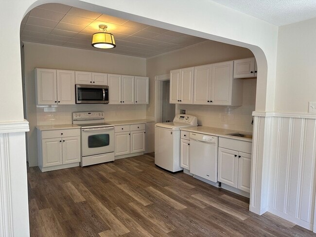 Building Photo - 36 Cross St