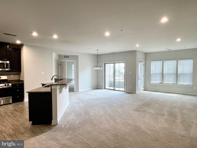 Building Photo - 5742 Meadowood St