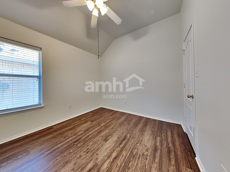 Building Photo - 9020 Saranac Trl
