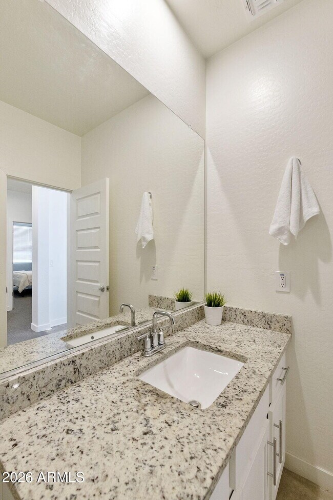 Building Photo - 2930 N Raven