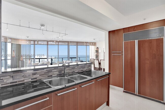 Building Photo - 3101 S Ocean Dr