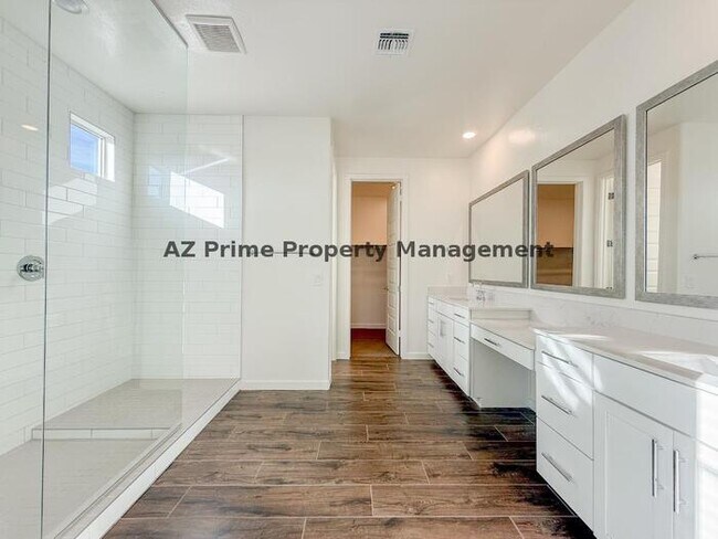 Building Photo - 920 E Anderson Ave