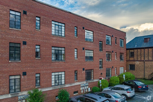 Building Photo - Emerywood Court