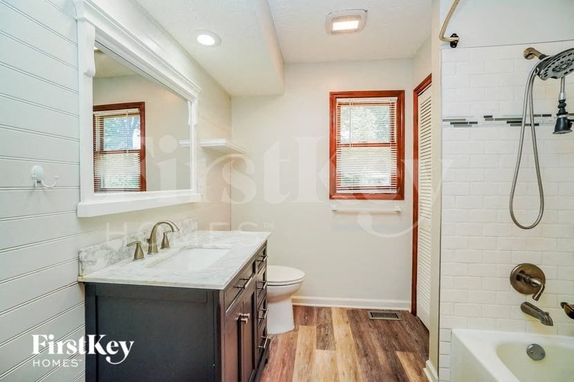 Building Photo - 8543 Appleridge Cir