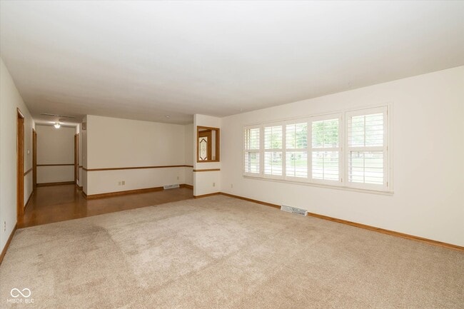 Building Photo - 647 Alwyne Rd