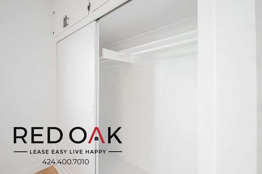 Building Photo - 1115 W 111th St