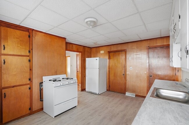 Building Photo - 4 Sutherland St