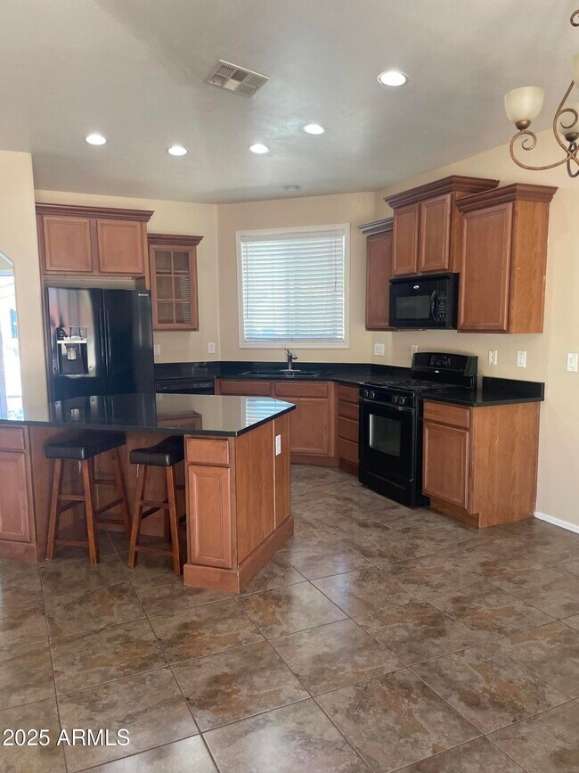 Building Photo - 30254 W Earll Dr