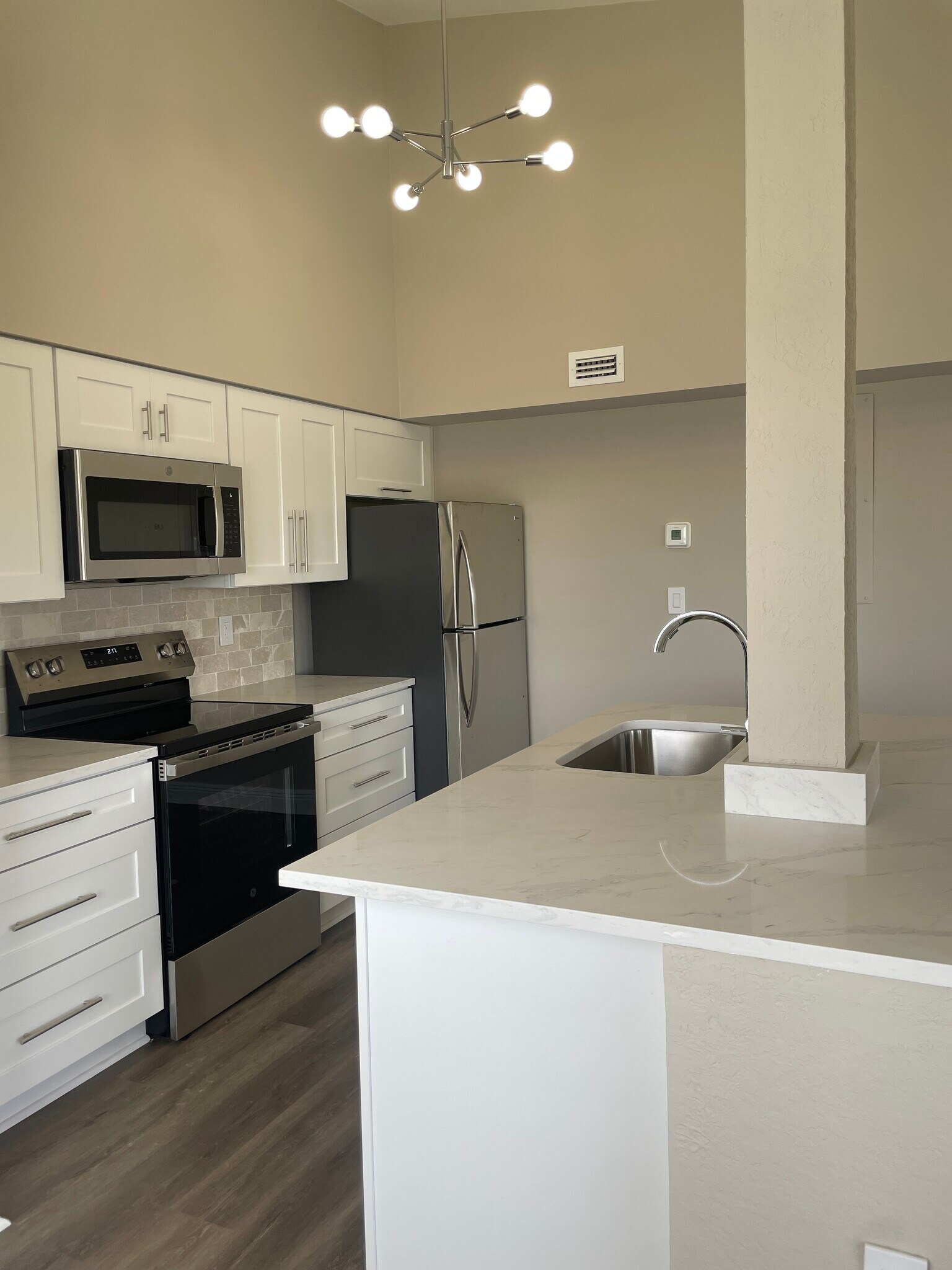 Building Photo - 2850 N Oakland Forest Dr