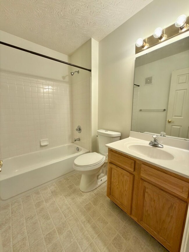 Building Photo - 3-bedroom, 2-bathroom home located in Cincinnati offering a functional layout and practical ameni...