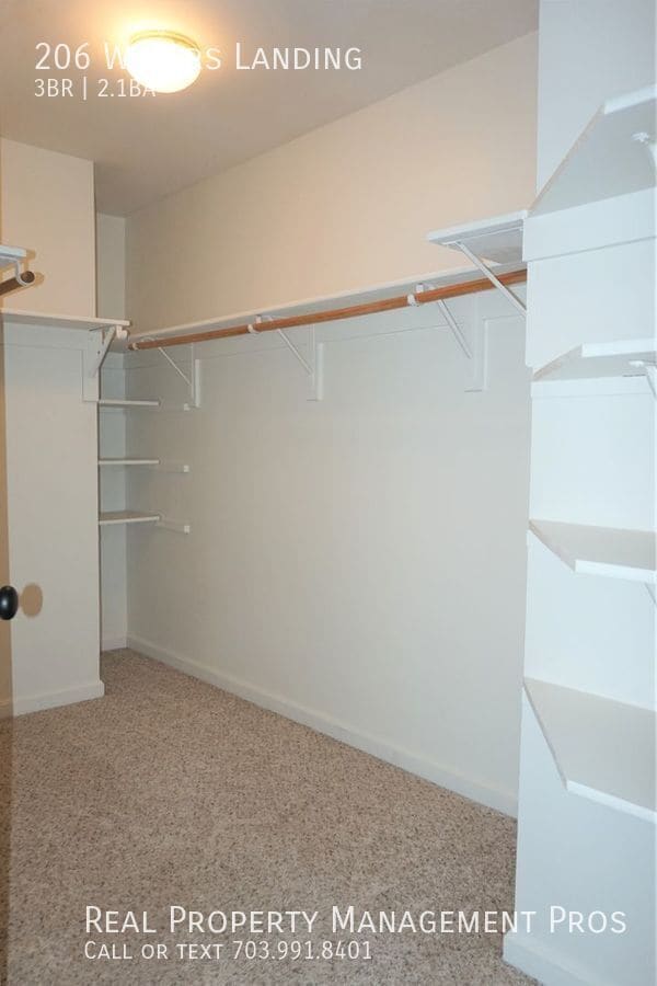 Building Photo - 206 Waters Landing