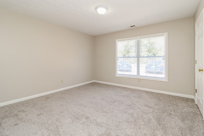 Building Photo - 155 Somerset Dr