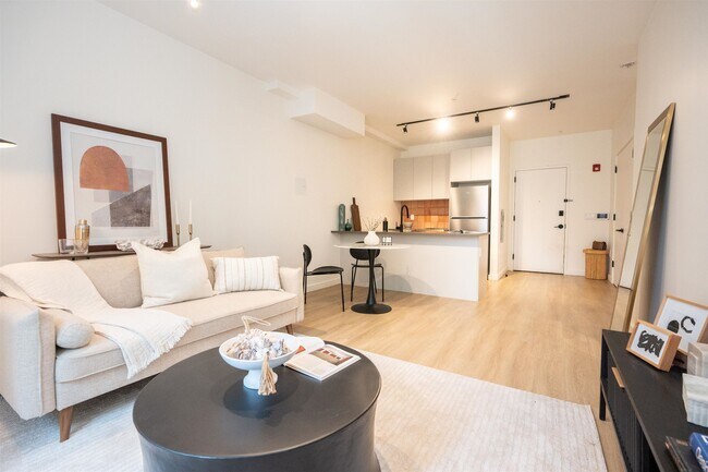 Building Photo - 328 Pacific Ave