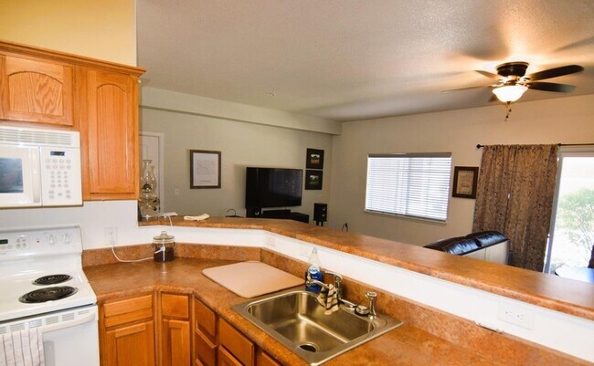 Building Photo - 646 Riverview Dr