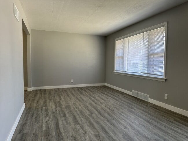 Building Photo - 9300 Ardmore Dr