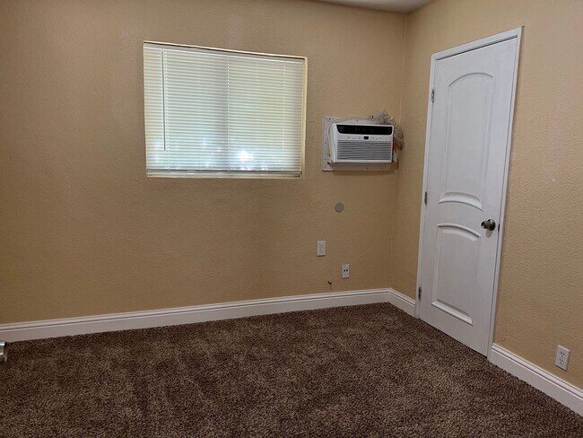 Building Photo - 1710 S Teilman Ave