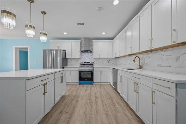 Building Photo - Move In by 5/1 & Save $500 OFF MAY Rent — Fully Renovated Gem!!!