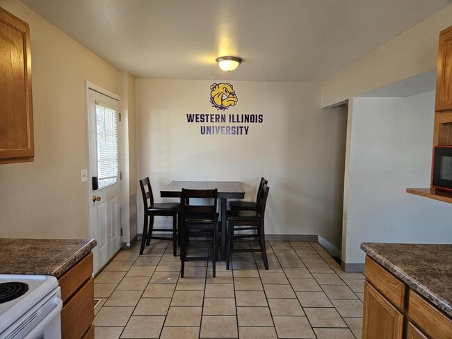 Building Photo - 516 W Pierce St