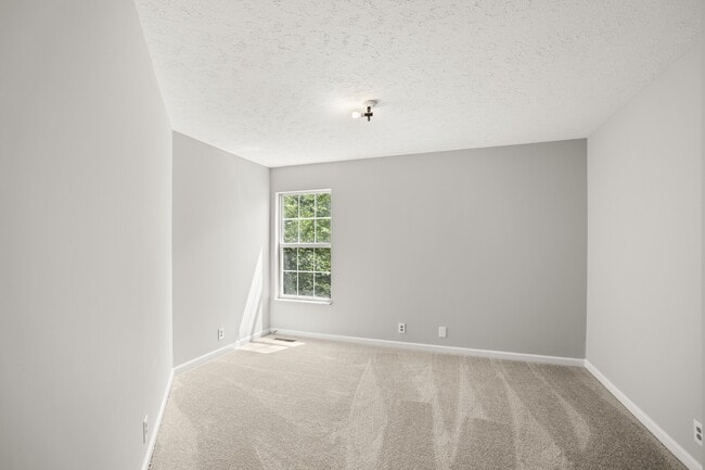 Building Photo - 3127 Creekview Ln