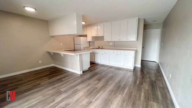 Interior Photo - 4058 51st St