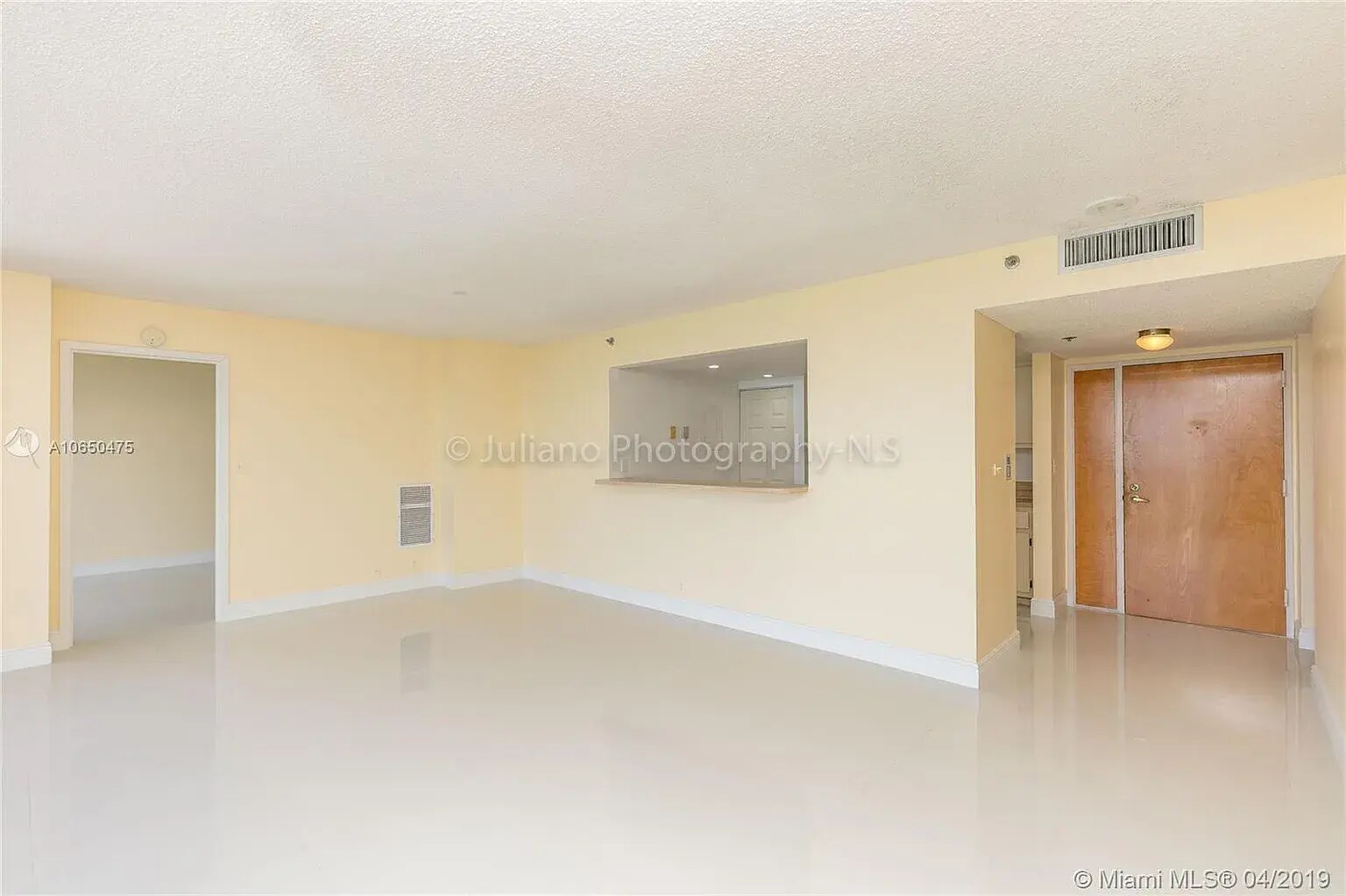 Building Photo - 7601 E Treasure Dr