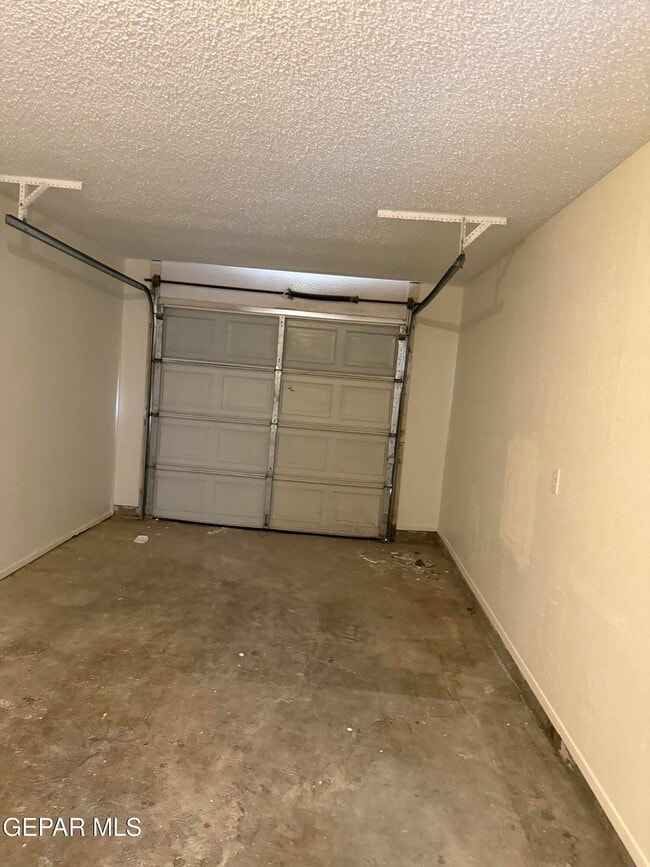 Building Photo - 8916 Leo St