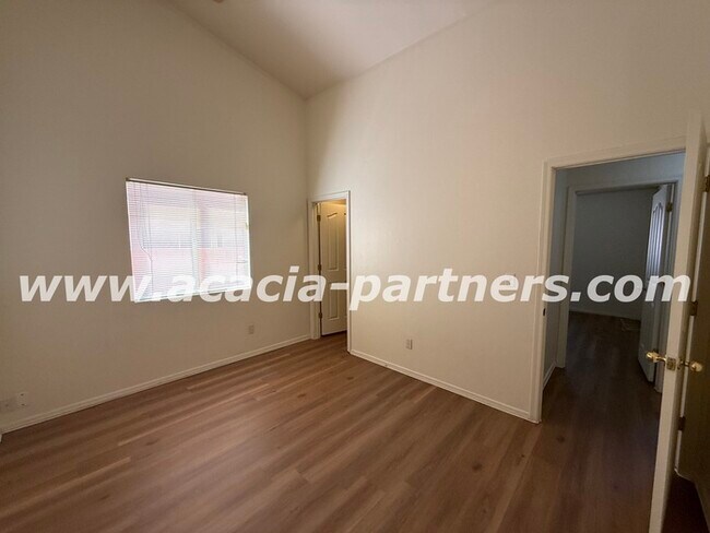 Building Photo - Four Bedroom in Rita Ranch