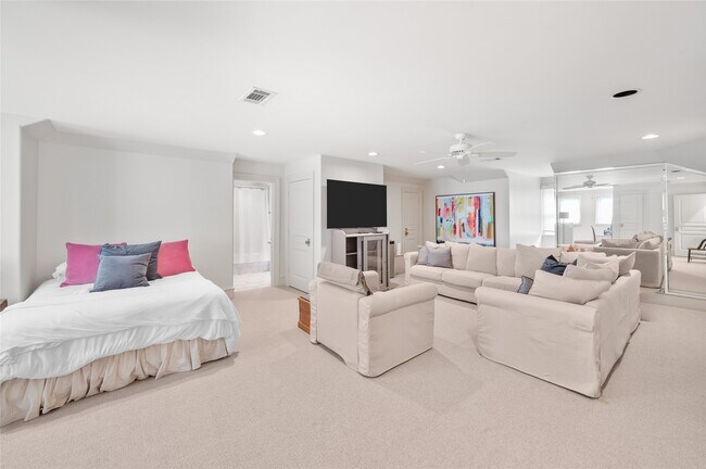 Building Photo - 1235 Wynden Oaks Garden Dr