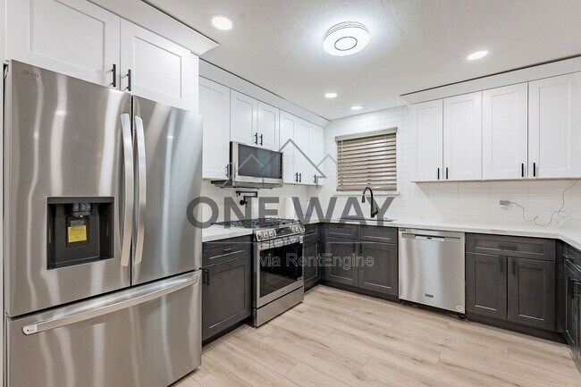 Building Photo - 745 E Pierce St