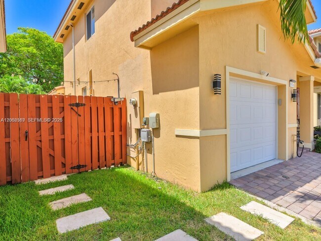 Building Photo - 8956 SW 215th Ln